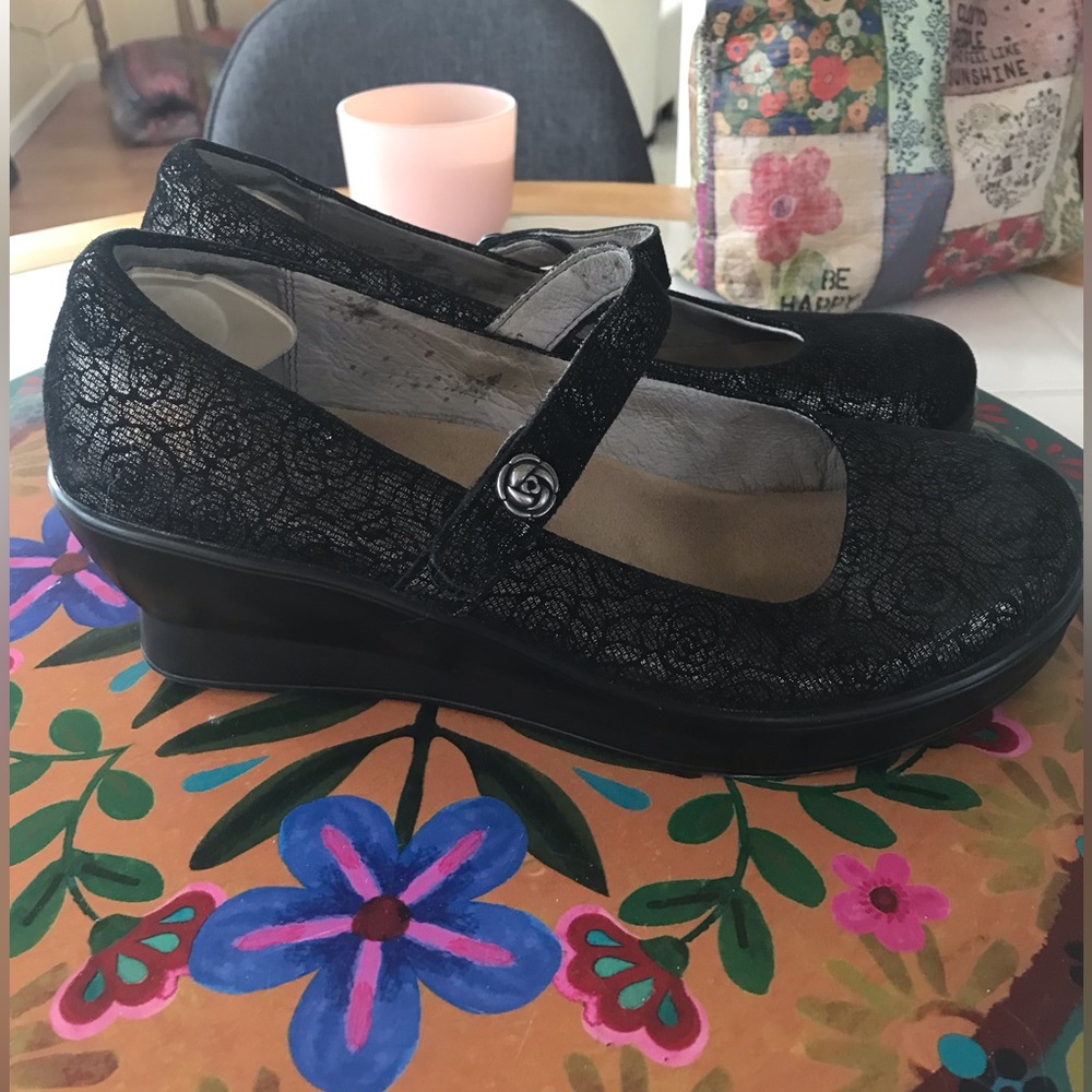 Alegria Wedges
